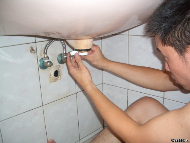 [DIY] 浴室臉盆的水龍頭汰換