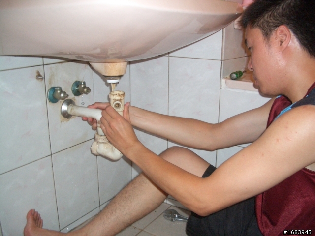 [DIY] 浴室臉盆的水龍頭汰換