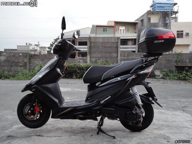 開到爛掉的開箱文-GR125上SHAD SH33