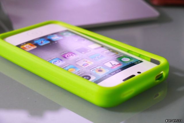 [開箱分享]千元以下日系 iPhone4 高質感 3H高硬度 彩殼 開箱 [同場加映：清爽 白綠雙星Silicon case]