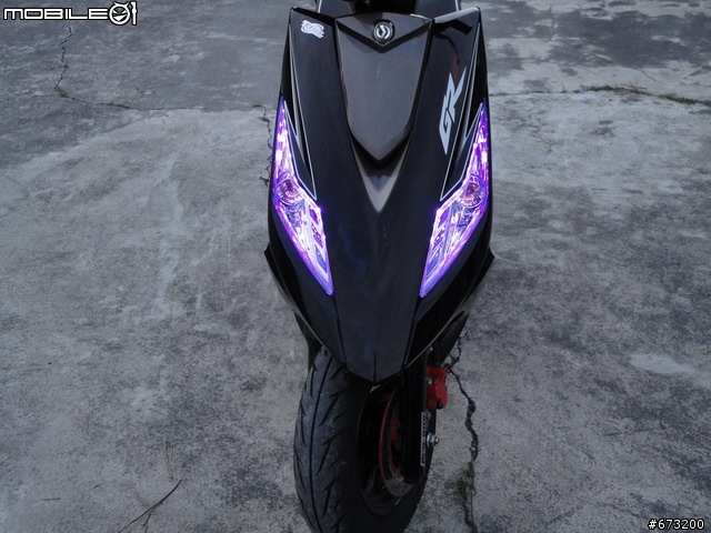 開到爛掉的開箱文-GR125上SHAD SH33