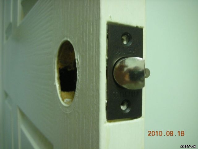DIY 重新上漆 16 年房間門(包含拆移喇叭鎖完整過程圖示)