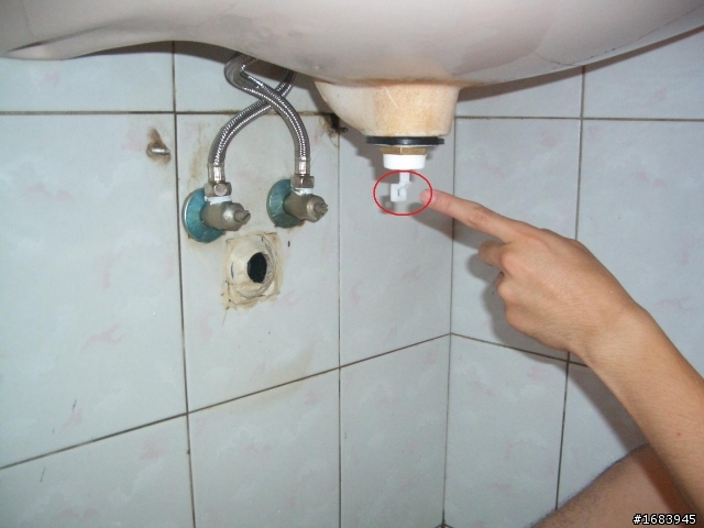 [DIY] 浴室臉盆的水龍頭汰換