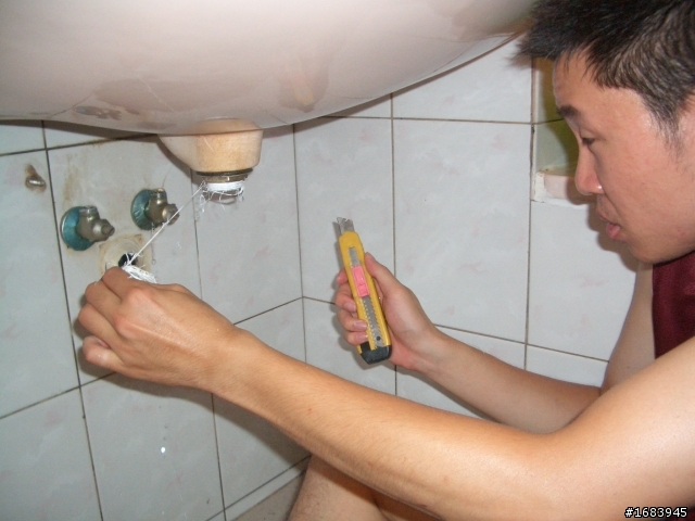 [DIY] 浴室臉盆的水龍頭汰換