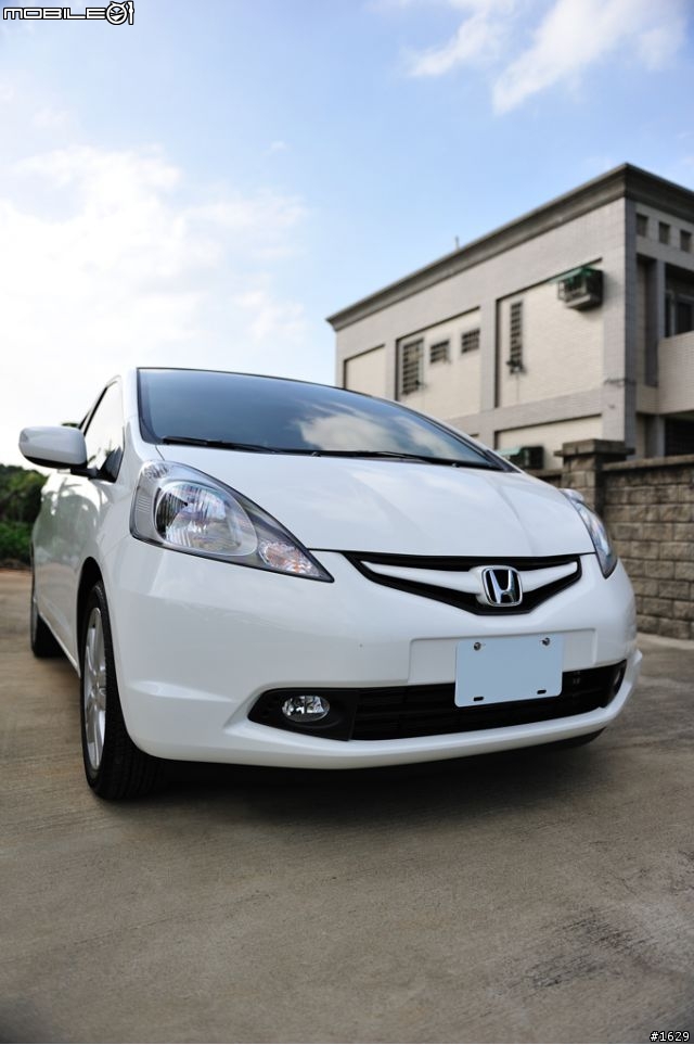 白色 Fit vti-s 剛過八月初一 交車:D