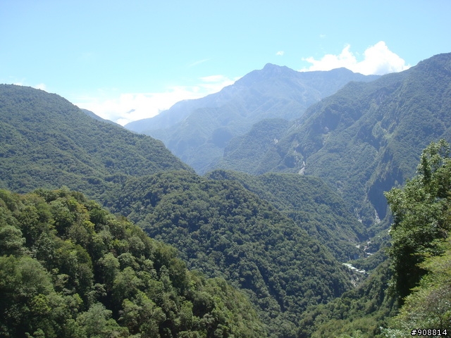 慶祝生日, 暫時拋開2010環西大賽, 自己和連襟跑去2天1夜的中台灣橫貫高山挑戰