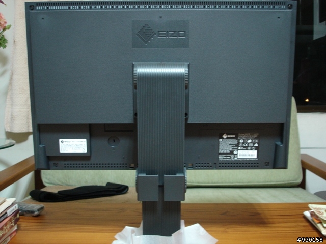 [開箱]不專業的 EIZO S2433W-FS 開箱文