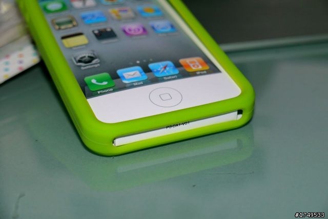 [開箱分享]千元以下日系 iPhone4 高質感 3H高硬度 彩殼 開箱 [同場加映：清爽 白綠雙星Silicon case]