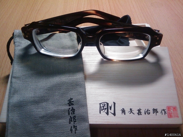 誰說結婚一定要買對戒~~我與女王的手工角矢對框