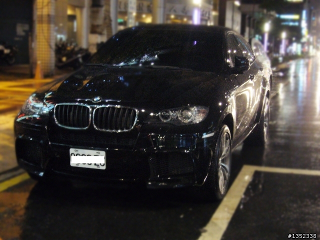 高雄  E92 M3  vs  X6M
