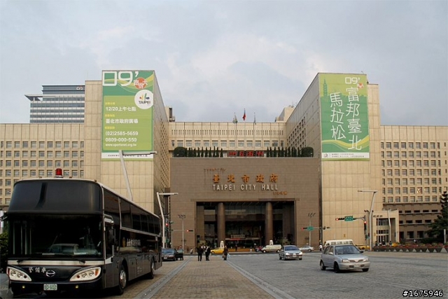 台北市政府大樓之我見，感覺有點像是一個服務業公司....