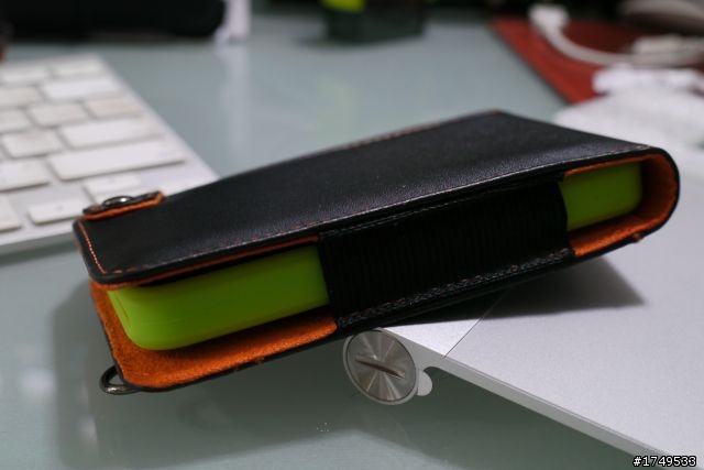 【開箱實裝分享】 iPhone 4 日系高質感直立式悠遊卡皮套 開箱實著圖