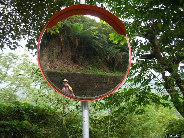 南港村九份二山之震撼教育爆胎行