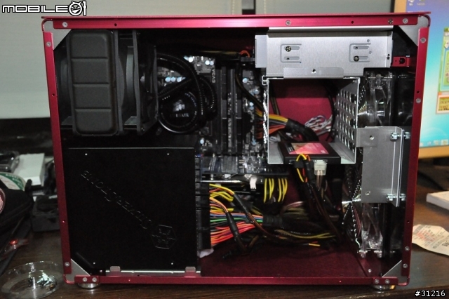 [開箱]紅色炫風!聯力V354R+EVGA P55