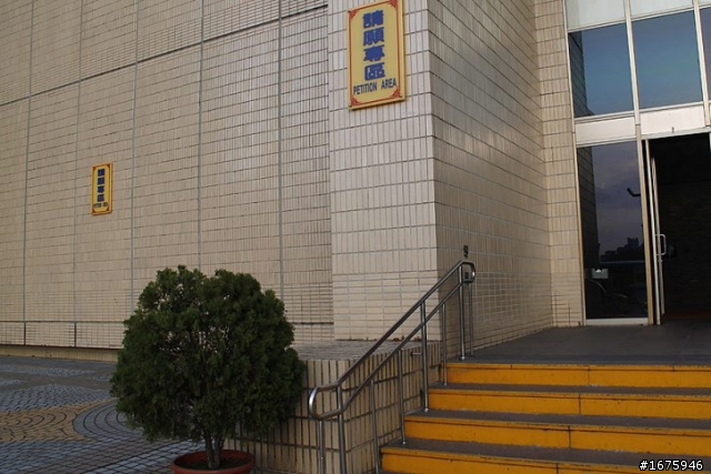 台北市政府大樓之我見，感覺有點像是一個服務業公司....