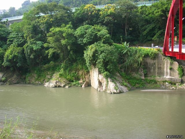 南港村九份二山之震撼教育爆胎行