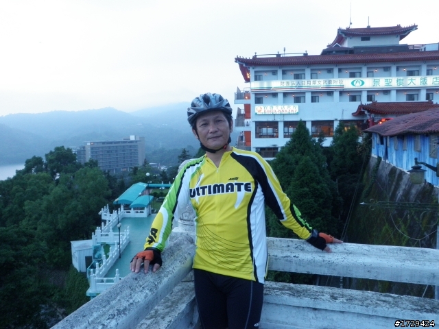 老翁夫妻南投日月潭單車之旅
