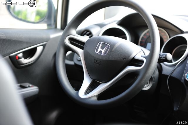 白色 Fit vti-s 剛過八月初一 交車:D