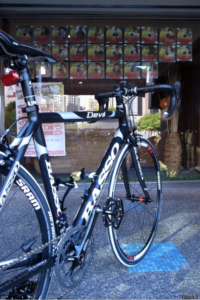 [分享] 消光黑的BASSO DEVIL