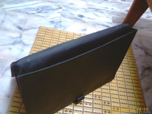 我買msi-x350送的原廠包品質好爛..