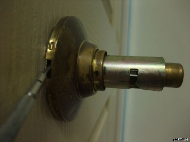 DIY 重新上漆 16 年房間門(包含拆移喇叭鎖完整過程圖示)
