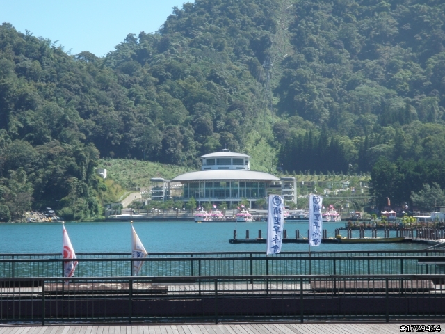 老翁夫妻南投日月潭單車之旅