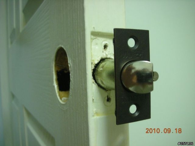 DIY 重新上漆 16 年房間門(包含拆移喇叭鎖完整過程圖示)