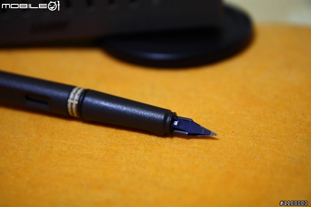 [說好的開箱文] 絕不唬爛!!說開箱就開箱~ Lamy  safari鋼筆