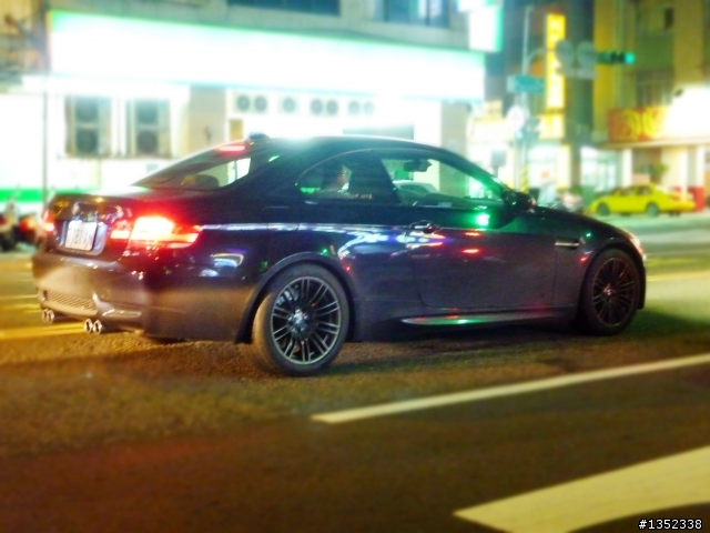高雄  E92 M3  vs  X6M