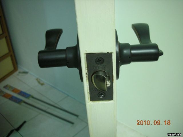 DIY 重新上漆 16 年房間門(包含拆移喇叭鎖完整過程圖示)