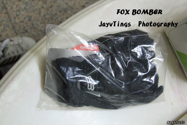 [開箱]FOX BOMBER-碳纖維防摔騎士手套