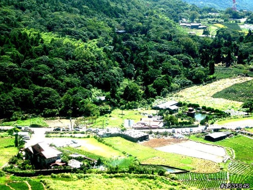招牌消失中的大屯山助航站……