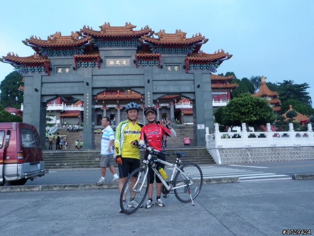 老翁夫妻南投日月潭單車之旅