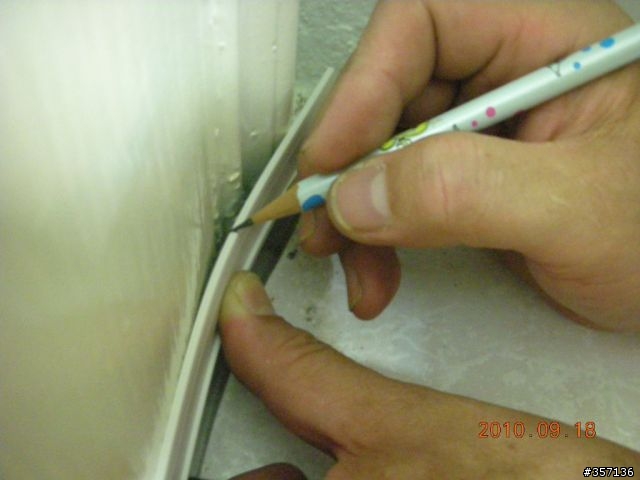 DIY 重新上漆 16 年房間門(包含拆移喇叭鎖完整過程圖示)