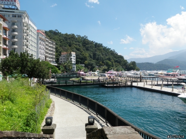 老翁夫妻南投日月潭單車之旅