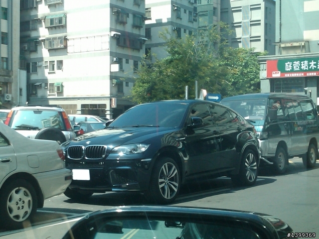 在竹北睹到SLS~
