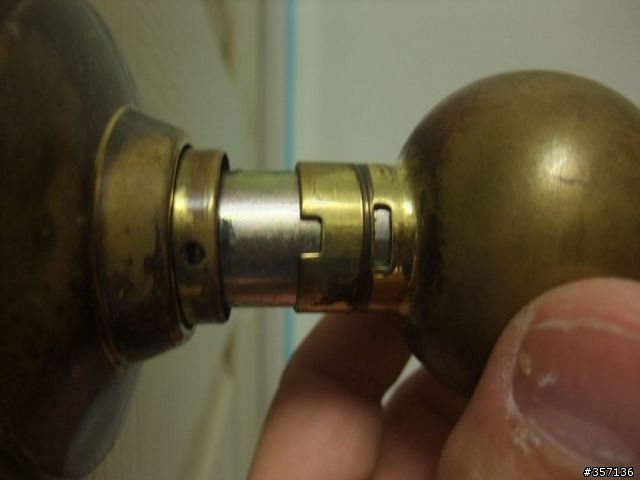 DIY 重新上漆 16 年房間門(包含拆移喇叭鎖完整過程圖示)
