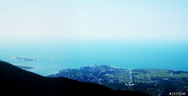 招牌消失中的大屯山助航站……