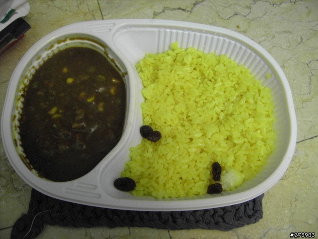 開箱~試食 全家便利商店打廣告打超兇的"燴炒飯"系列 印度濃厚乾碎肉咖哩燴炒飯