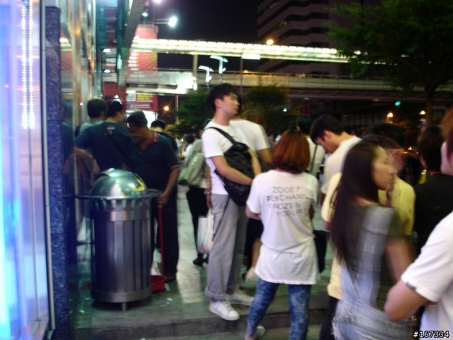夜深人不靜-遠傳iPhone4世貿台北場首賣會分享（加映台哥大首賣）