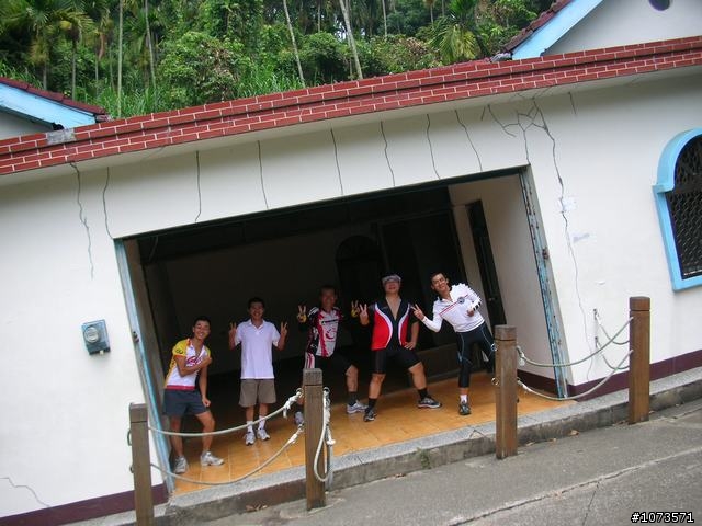 南港村九份二山之震撼教育爆胎行