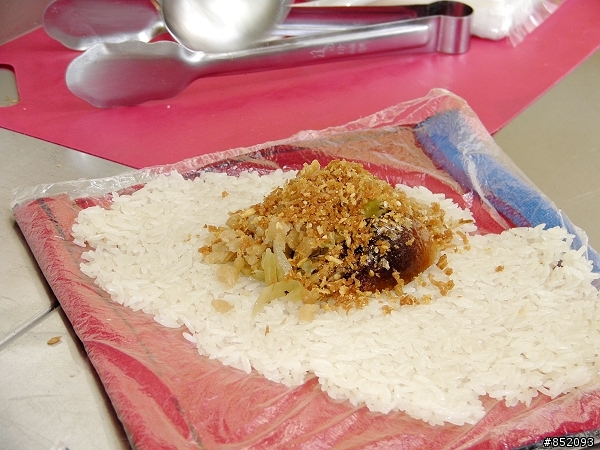 [美食]混蛋飯糰~~~不蓋你，真的是混蛋做的喔!!