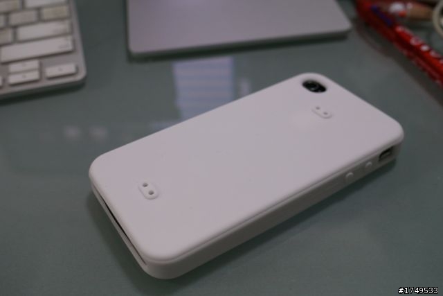 【e7buy分享】iPhone 4 日系高質感 桃紅硬殼 與 小白高密度防滑套 實機上身分享