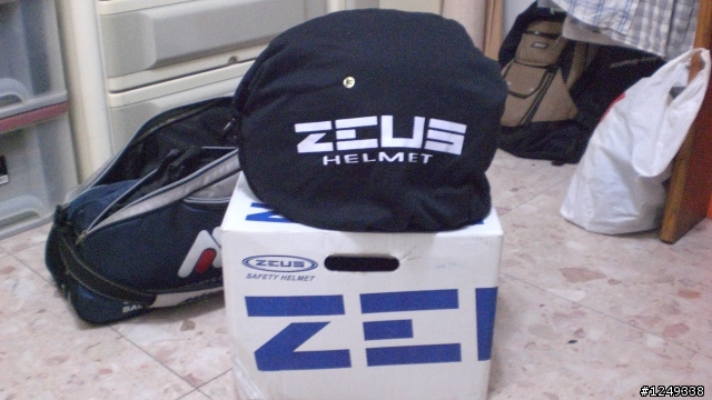 [變心]意外的開箱 第一頂自己買的安全帽 Zeus 3000A(前文多....)