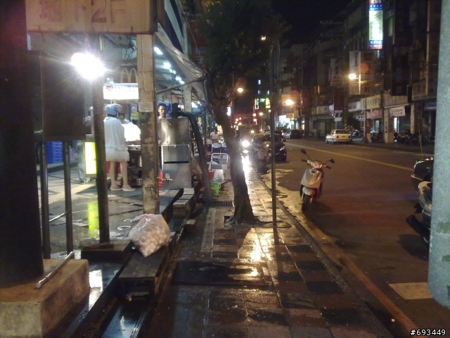 汐止中興路大汐止百貨,會封路變中興夜市~!