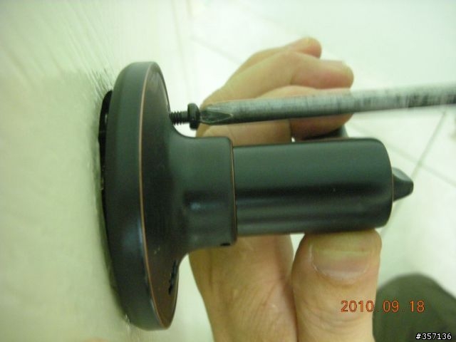 DIY 重新上漆 16 年房間門(包含拆移喇叭鎖完整過程圖示)