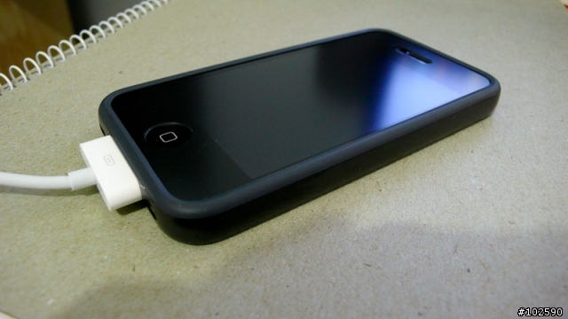 iPhone 4 + 保護殼 + 螢幕保護貼 (9/10 更新Apple原廠bumper)