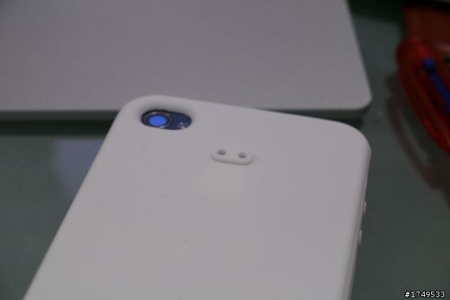 【e7buy分享】iPhone 4 日系高質感 桃紅硬殼 與 小白高密度防滑套 實機上身分享