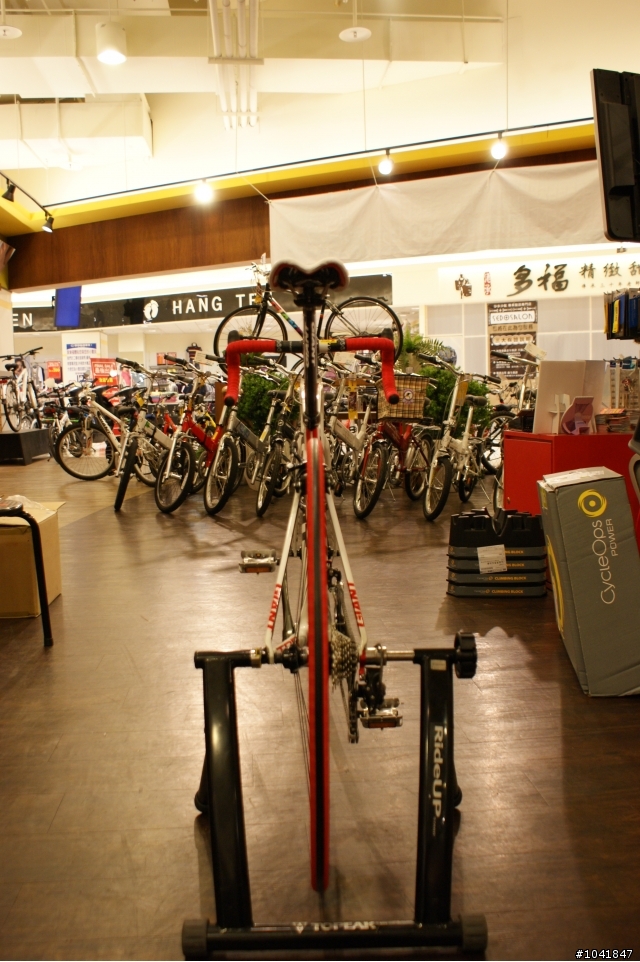 [分享] 朋友的第1台公路車 2010年TCR Advanced 3