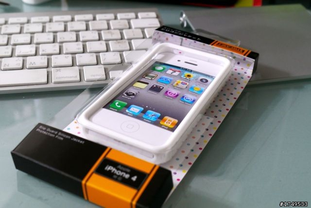 [開箱分享]千元以下日系 iPhone4 高質感 3H高硬度 彩殼 開箱 [同場加映：清爽 白綠雙星Silicon case]